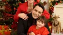 Tak kalah cute dan cantik, Asmirandah kembaran warna dengan anak di Natal tahun ini. [Instagram.com/asmirandah89]