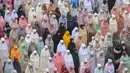Pelaksanaan salat Idul Fitri di wilayah kota Depok berlangsung secara serentak sesuai dengan ketetapan pemerintah yang menetapkan 1 Syawal 1447 Hijriah jatuh pada Sabtu 21 Maret 2026. Tampak dalam foto, ribuan umat Islam ketika melaksanakan salat Idul Fitri 1447 Hijriah di Mesjid Kubah Emas, Depok, Jawa Barat, Sabtu (21/3/2026). (merdeka.com/Arie Basuki)