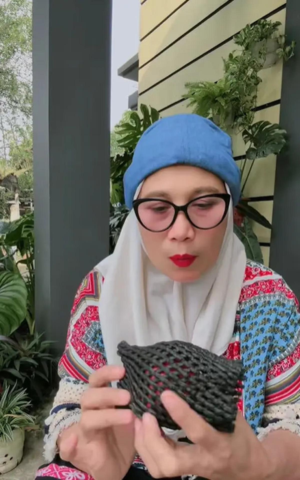 7 Potret Teras Rumah Nursyah Ibunda Indah Permatasari, Asri dengan Nuansa Hijau