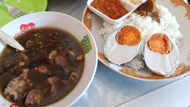 Rekomendasi Tempat Makan Enak dan Murah Dekat Stasiun KRL Gondangdia