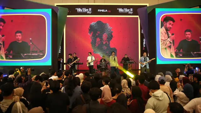 Teddy Adhitya Sentuh Hati Lewat Lagu Penuh Makna di FIMELA Day 2024 Hari Kedua