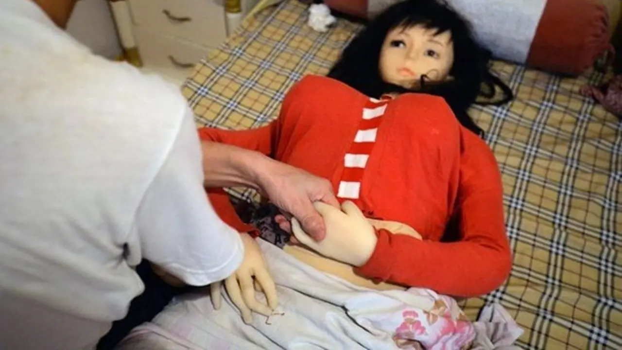 Kisah Kakek 70 tahun dan Boneka Seksnya