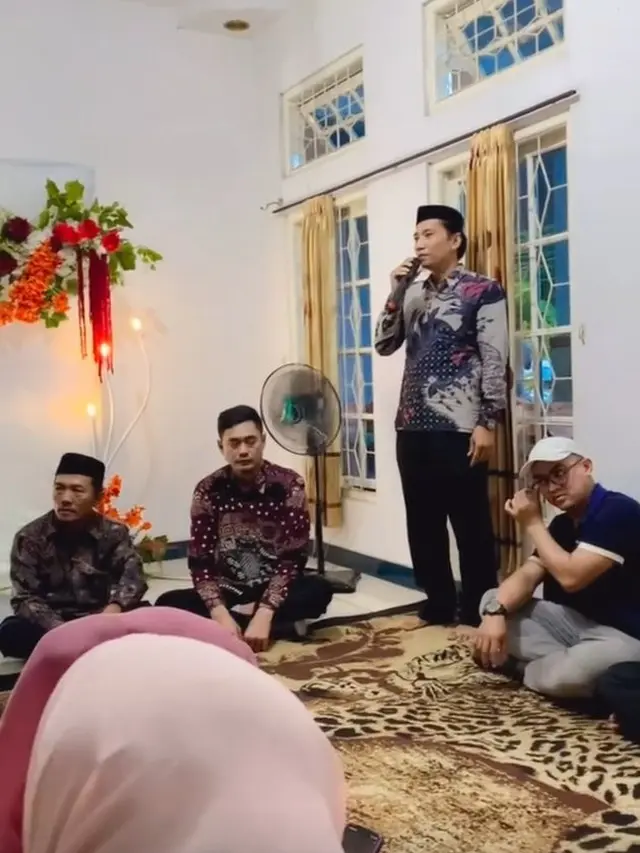 Shelvie Hana Mantan Daus Mini Lamaran