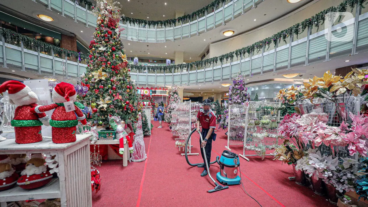 Pernak Pernik Hiasan Natal Mulai Ramai di Mal