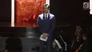 Penampilan aktor Fedi Nuril saat membaca puisi tampil pada konser Colours of Love di Jakarta, Rabu (20/12). Film Ayat-ayat Cinta 2 yang mulai tayang Kamis 21 Desember 2017. (Liputan6.com./Herman Zakharia)