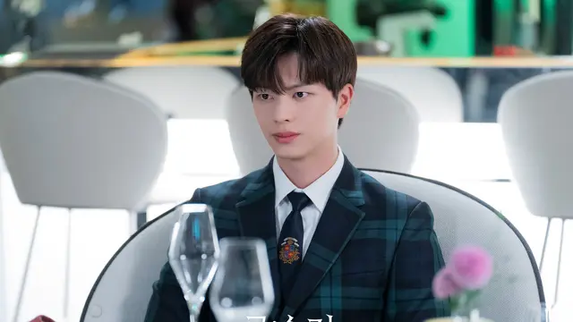 Yook Sungjae dalam drama Korea Golden Spoon. (MBC via Soompi)