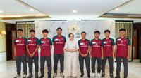 Ketua DPR RI, Puan Maharani saat melepas delapan pesepakbola muda penerima beasiswa Korea–Korea Seleção (KKS). (Dok. Istimewa)