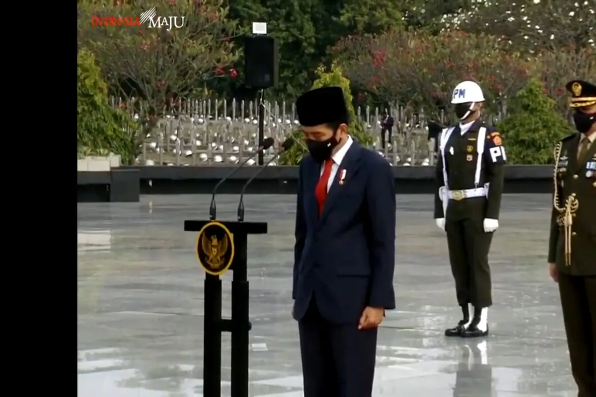 Jokowi Pimpin Upacara Peringatan Hari Pahlawan di TMP Kalibata