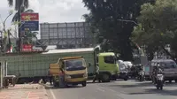 Truk Tersangkut di Jalan Raden Intan Lampung Picu Macet Panjang