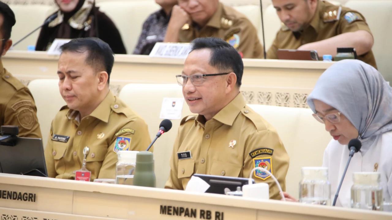 Mendagri Soroti Banyak Honorer Timses Kepala Daerah: Datang Jam 8 Pulang Jam 10