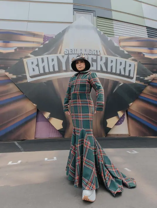 Kini Melly Goeslaw tampak lebih percaya diri dengan penampilan barunya. (Foto: Instagram/ melly_goeslaw)