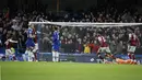 Kekalahan Chelsea akibat gol striker produktif Ollie Watkins dan kapten John McGinn. (AP Photo/David Cliff)