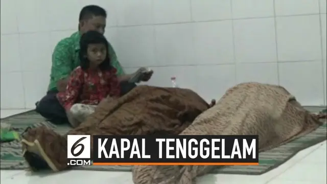 Belasan penumpang tewas akibat tenggelamnya kapal di Sumenep, Jawa Timur. Korban selamat menjelaskan kapal tiba-tiba terbalik setelah dihantam ombak besar.