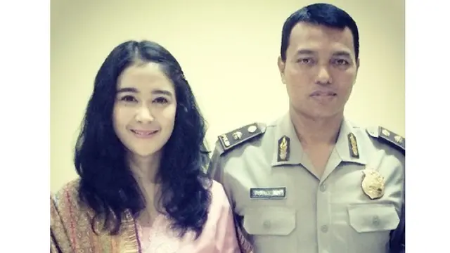 Cerita Artis-artis Cantik yang Dinikahi Polisi