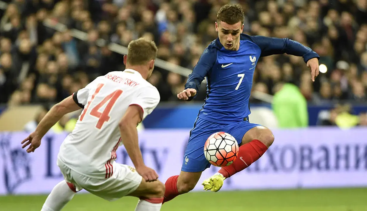 Euro 2016 nanti akan menjadi pembuktian bagi Antoine Griezmann apakah dirinya mampu lepas dari bayang-bayang Karim Benzema yang selama ini dianggap sebagai striker nomor satu di Prancis. (AFP/Martin Bureau)