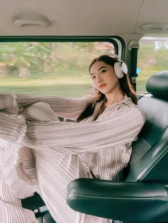 Sebelum dijodoh-jodohkan dengan Al Ghazali, Dindra Nashriyah pernah berpacaran dengan anak penyanyi sekaligus aktris senior Dewi Yull, Rama Sahetapy. (FOTO: instagram.com/dindranashriyah)