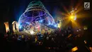 Grup musik Tropical Transit by Night tampil pada hari pertama Jazz Gunung 2018 di Kawasan Gunung Bromo, Jawa Timur, Jumat (27/7). Jazz Gunung Bromo ke sepuluh ini menampilkan sejumlah pemusik jazz tanah air dan macanegara (Liputan6.com/HO/Ridhwan Siregar)