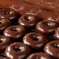 Krispy Kreme merilis donat Chocolate Glazed untuk pertama kali di Indonesia. (dok. Instagram @krispykremeid/https://www.instagram.com/p/CW7MFWgPfgk/)