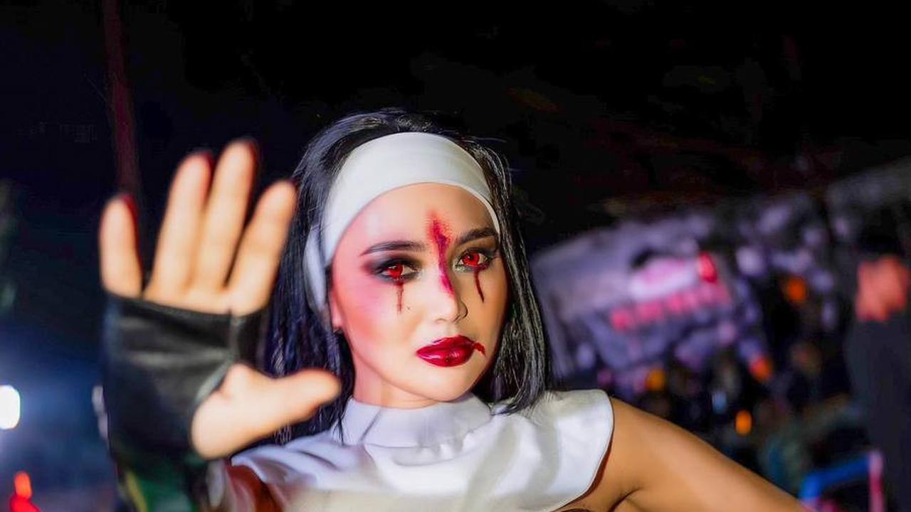Potret Wika Salim dalam Kostum Valak 'The Nun' saat Merayakan Halloween