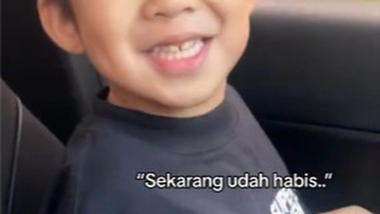 "Bapaknya happy, sekarang sudah habis (jualannya)," ujar Kai bahagia atas tindakannya.