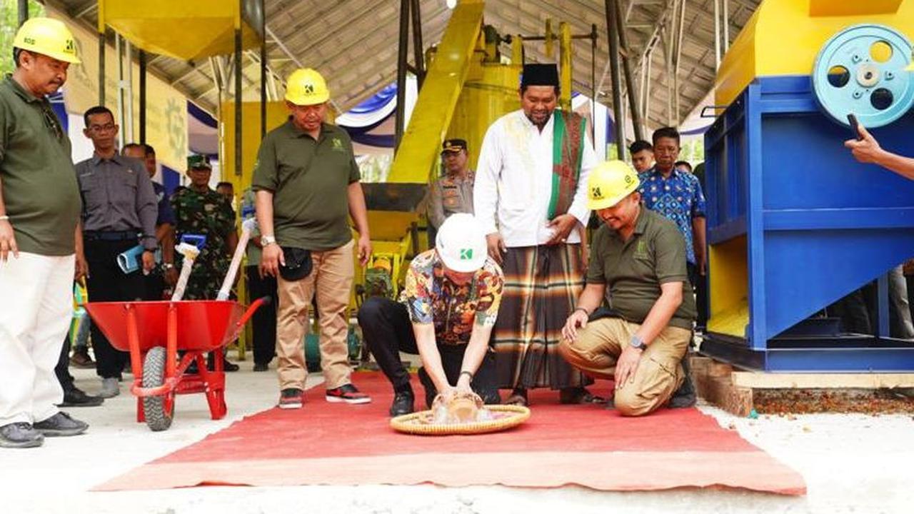 Dalam sambutannya, Bupati Lanosin menyebutkan bahwa pabrik ini dibangun di kawasan industri yang telah ditetapkan oleh pemerintah pusat.