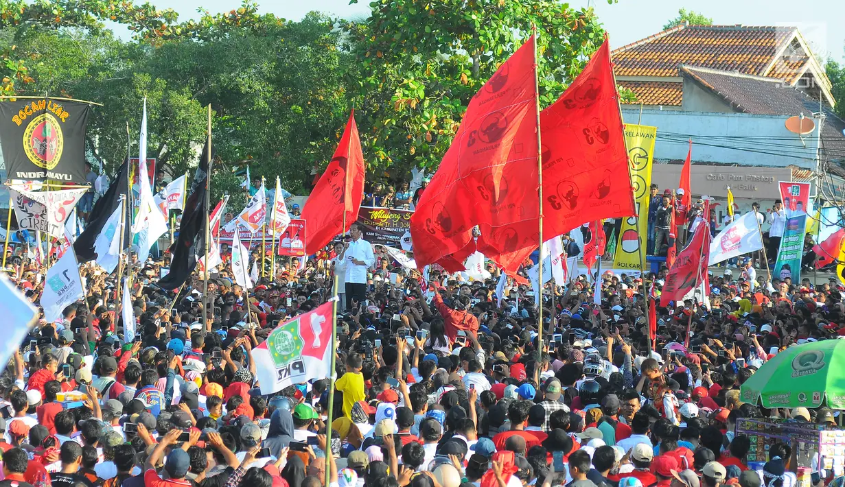 Suasana kampanye terbuka Capres 01 Joko Widodo di Indramayu, Jawa Barat, Jumat (5/4). Dalam sambutannya Jokowi berjanji menjaga Indramayu sebagai lumbung padi nasional. (Liputan6.com/Angga Yuniar)