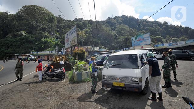FOTO: Cianjur Berlakukan Penyekatan Cegah Penyebaran COVID-19