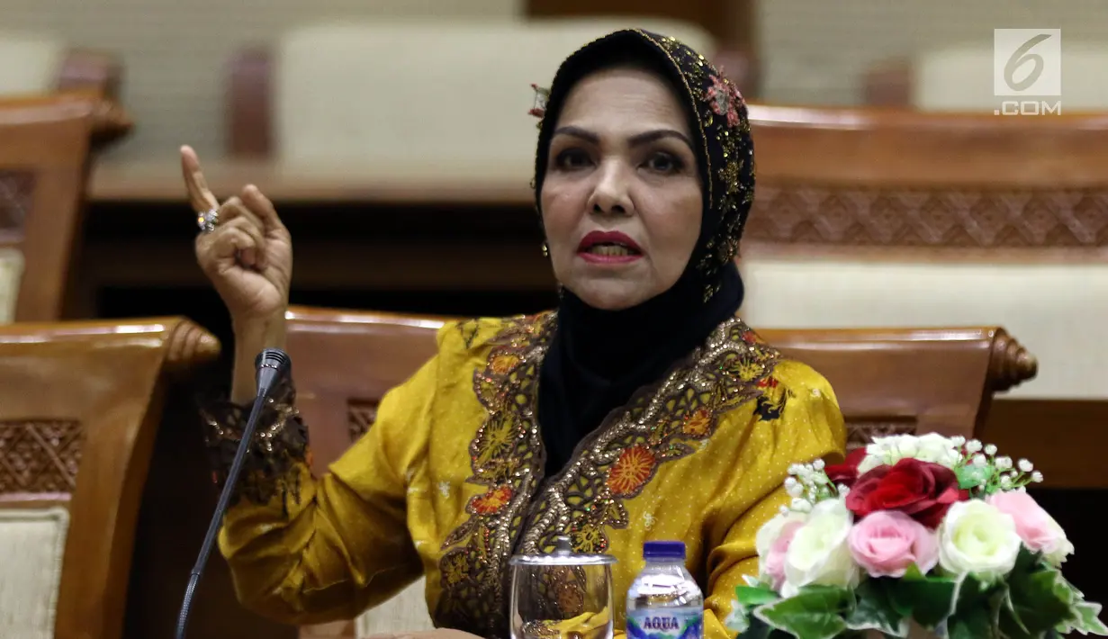 Calon anggota Badan Pemeriksa Keuangan (BPK) Nurhayati Ali Assegaf menjalani uji kelayakan dan kepatutan oleh Komisi XI DPR di Kompleks Parlemen Senayan, Jakarta, Senin (2/9/2019). Komisi XI bakal memilih 5 dari 32 nama yang lolos sebagai calon anggota BPK 2019-2024. (Liputan6.com/JohanTallo)