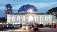 Kementerian Pekerjaan Umum dan Perumahan Rakyat (PUPR) telah membangun kembali Masjid At-Taqarrub di Desa Keude, Kecamatan Trienggadeng, Kabupaten Pidie Jaya yang mengalami rusak berat akibat gempa bumi di Pidie Jaya, Aceh pada 7 Desember 2016 lalu.