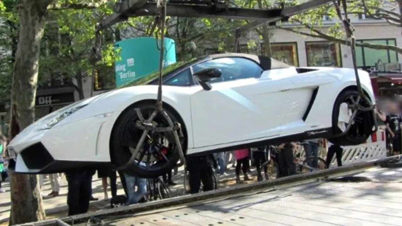 Mobil Mewah Gencar Dirazia