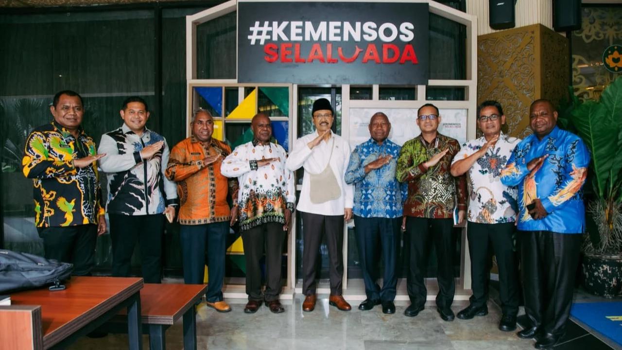 Menteri Sosial Saifullah Yusuf (Gus Ipul) menerima Gubernur Papua Barat Dominggus Mandacan beserta jajarannya