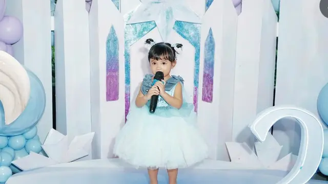 Azura anak Aurel Hermansyah ulang tahun ke-2.  [@aurelie.hermansyah]