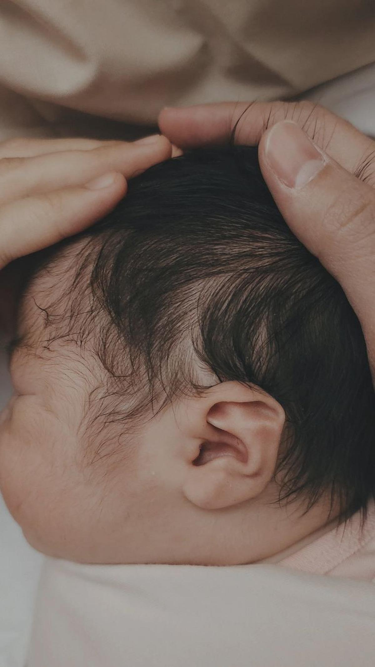Alyssa akhirnya dikaruniai anak perempuan yang lahir pada Senin (22/4/2024). Bayi cantik yang bisa dipanggil Lia ini terlahir dengan berat 3,67kg dan panjang 48cm.&nbsp;