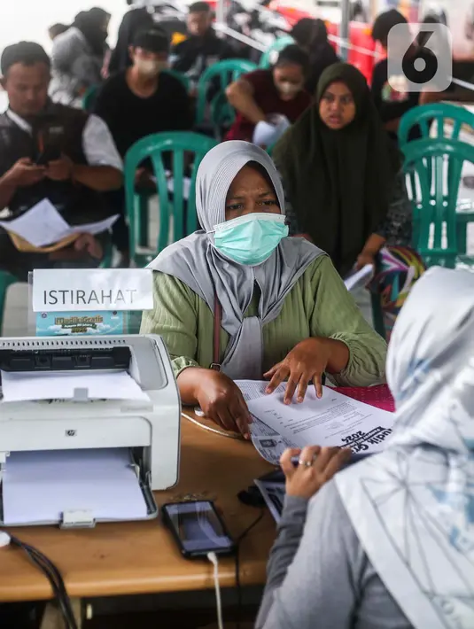 Saat ini proses verifikasi data para peserta mudik gratis yang sudah daftar masih berlangsung. (Liputan6.com/Angga Yuniar)