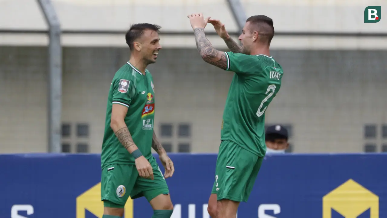 FOTO: Gol Nicolas Velez Sementara Bawa PS Sleman Ungguli Persik Kediri 1-0 - Aaron Michael Evans;  Velez Nicolas Leandro