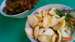 3. Makan bubur. Warga Tionghoa biasanya pantang menyajikan dan makan bubur ketika Imlek. Bubur dianggap sebagai simbol kemiskinan.(Citizen6)