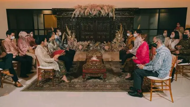 7 Momen Lamaran Adipati Dolken dan Canti Tachril, Hanya Dihadiri Keluarga