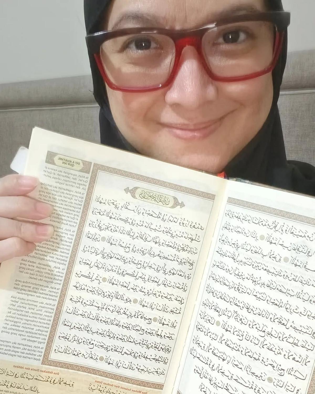 Momen Andhara Early Nangis Usai Khatam Quran Kelima Kalinya, Tak Kuasa Tahan Haru
