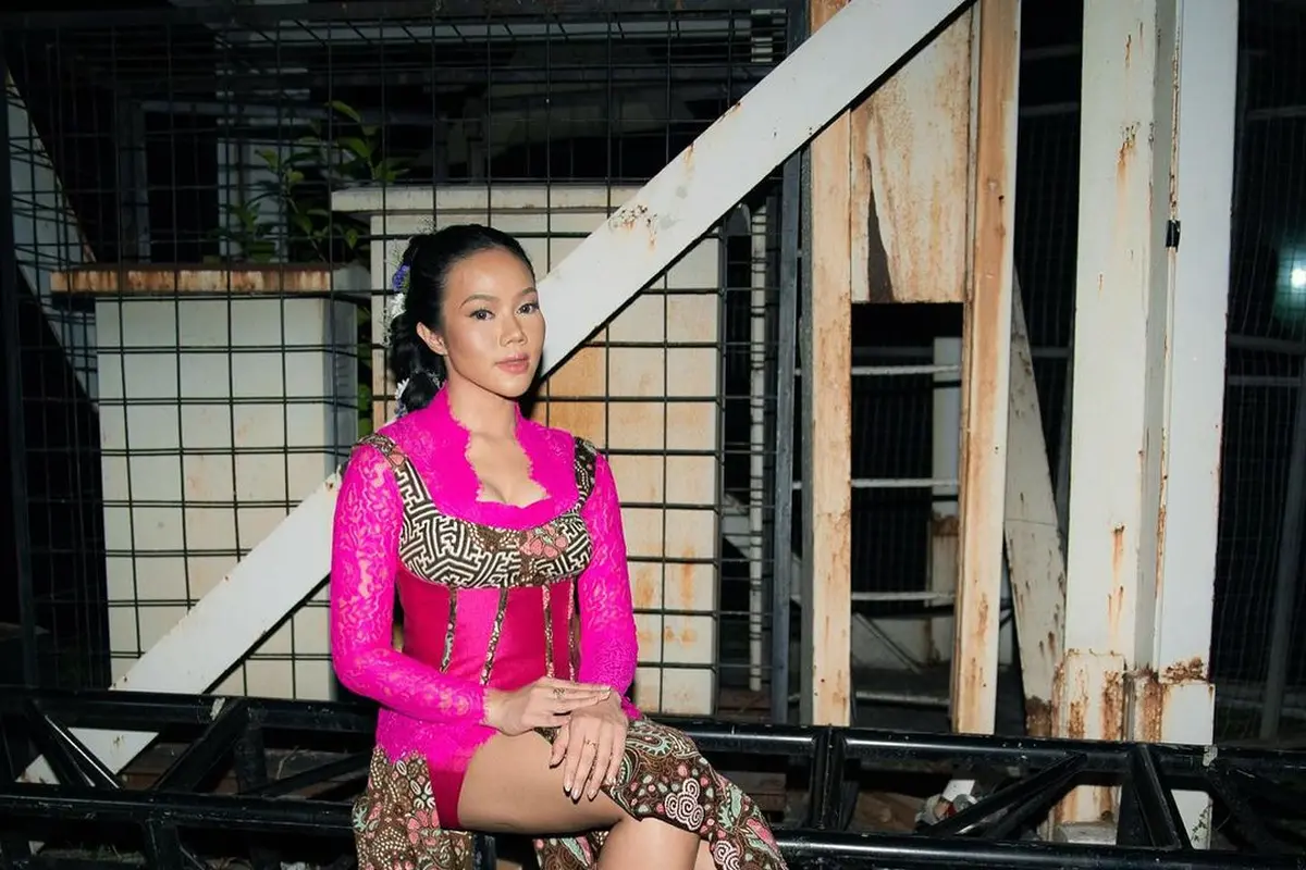 10 Potret Gaya Seleb Dandan ala Barbie, dari Shandy Aulia, Yuki Kato hingga Jennifer Bachdim
