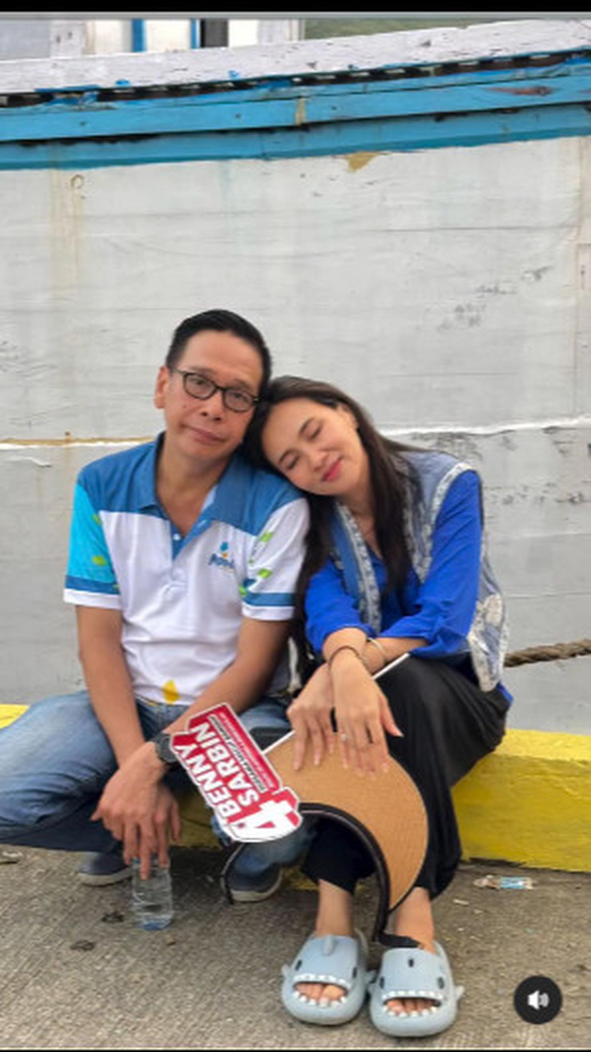 Momen Mesra Cagub Maluku Utara Benny Laos dengan Istri Bikin Baper