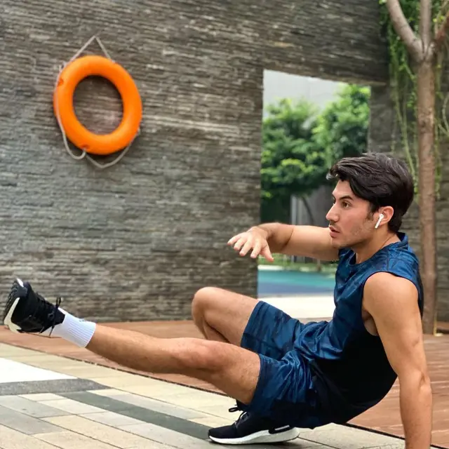 Punya Tubuh Kekar, Ini 7 Gaya Valentino Peter Saat Olahraga
