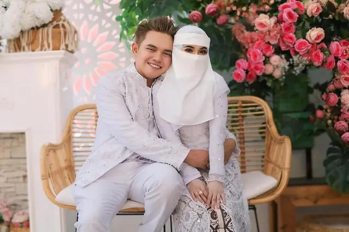 Rujuk Usai 6 Bulan Cerai, 8 Potret Dodhy Kangen Band dan Ayu Rizki Nikah Lagi