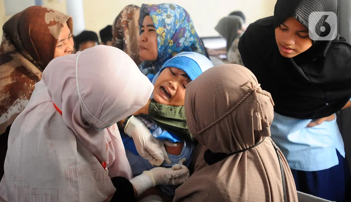 Dalam upaya mencegah kanker serviks, Kementerian Kesehatan Republik Indonesia (Kemenkes RI) memulai perluasan cakupan imunisasi HPV skala nasional. (merdeka.com/Arie Basuki)
