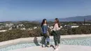 Selain menaiki kereta kuda bersama, Cathy Sharon dan Julie Estelle juga bersama-sama menikmati indahnyua pemandangan saat berlibur ke Greece beberapa waktu lalu. (Liputan6.com/IG/@cathysharon)