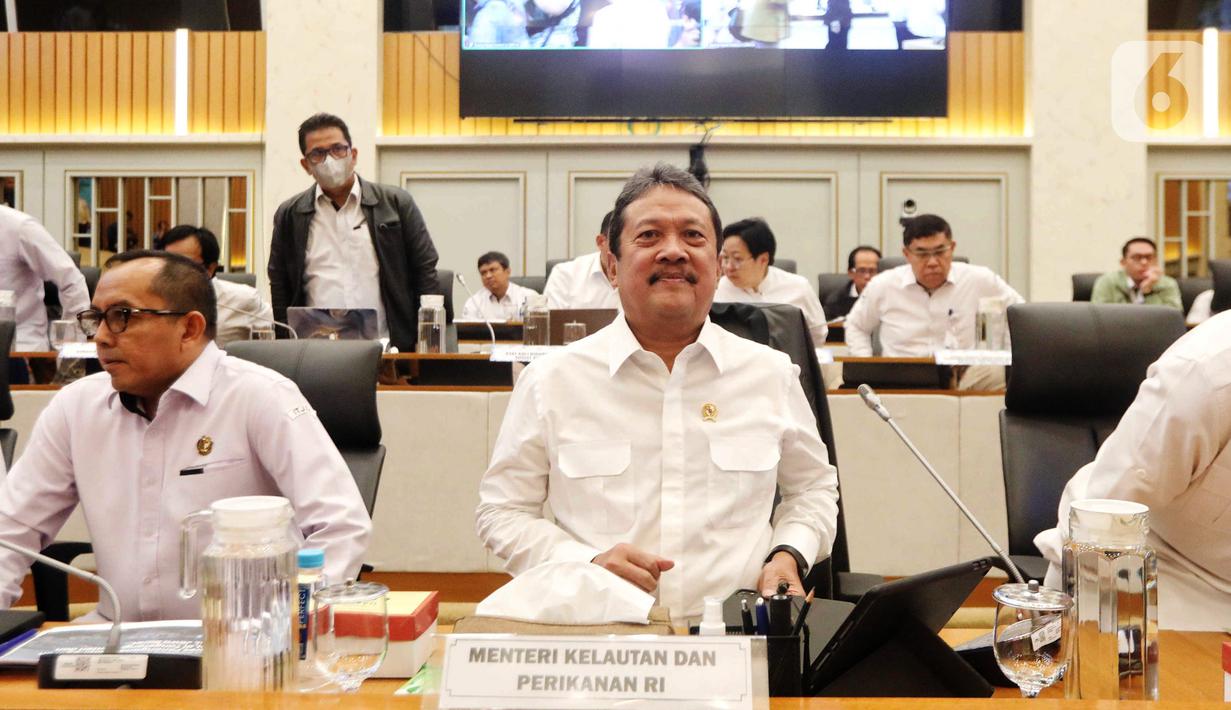 Buntut polemik pagar laut di Tangerang, Banten, Komisi IV DPR RI memanggil Menteri Kelautan dan Perikanan (KP) Sakti Wahyu Trenggono untuk memberikan keterangan. (Liputan6.com/Angga Yuniar)