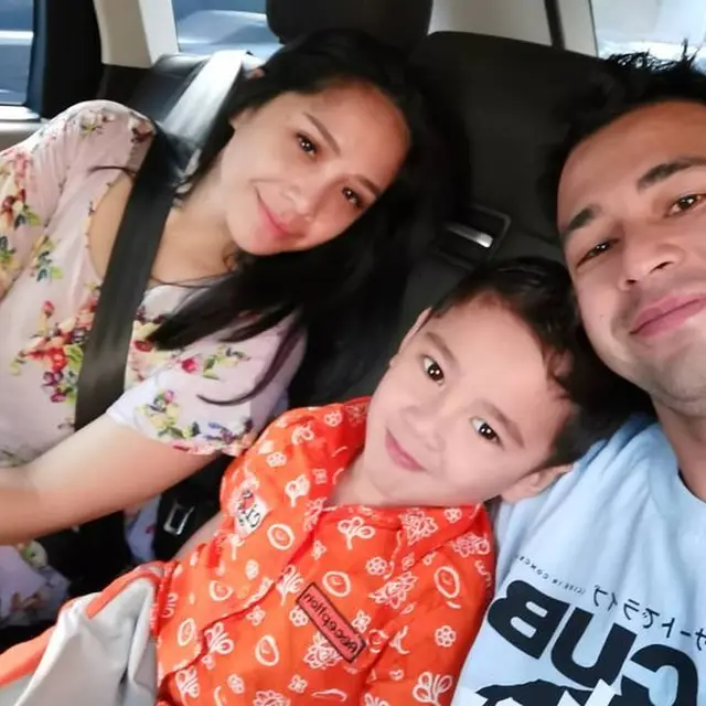5 Selebriti Ini Tak Malu Pakai Daster Saat Asuh Anak