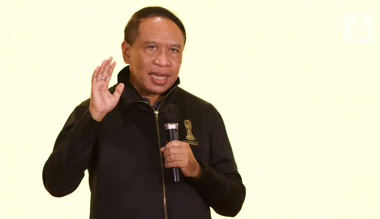 <p>Menpora Zainudin Amali menyampaikan sambutan saat launching merchandise resmi Piala Dunia U-20 2023 di Atrium Mall FX Sudirman, Senayan, Jakarta, Rabu (8/3/2023). Apparel lokal, Juara, dipercaya menjadi penyedia suvenir Piala Dunia U-20 2023 dengan menyediakan 53 jenis merchandise yang siap dijual ke masyarakat. (Liputan6.com/Herman Zakharia)</p>
