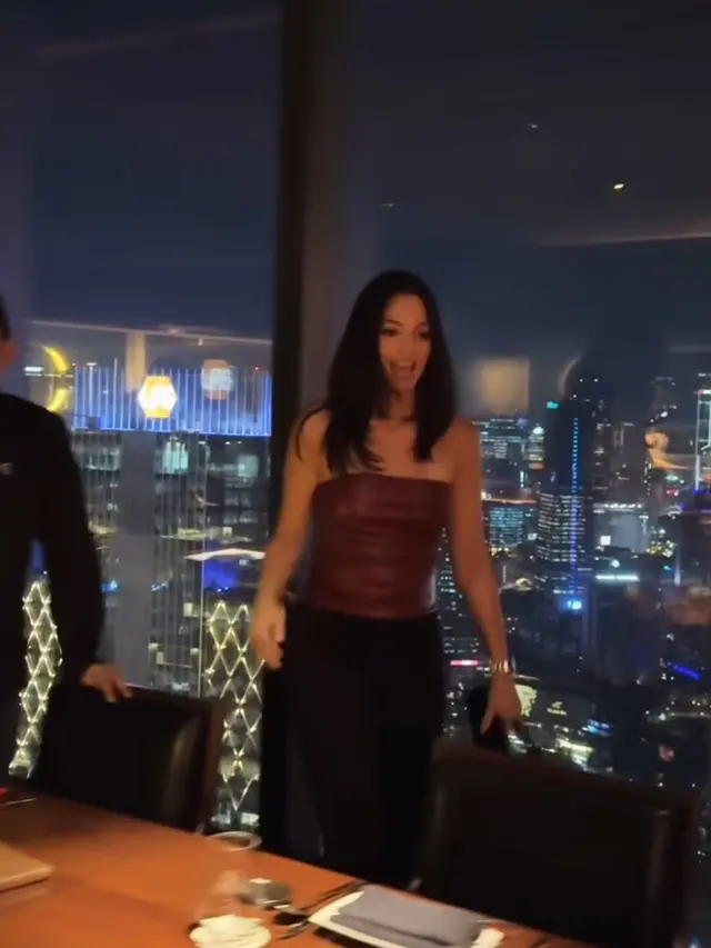 Nia Ramadhani saat Berikan Kejutan Ulang Tahun Suaminya ke-47. [@ramadhaniabakrie]