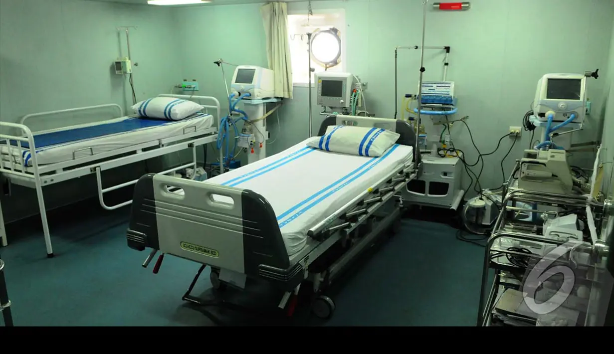 Kapal sepanjang 122 meter dan lebar 22 meter tersebut punya ruang bedah ICU, tujuh kamar operasi, dan unit kesehatan pendukung lainnya, Tanjung Priok, Jakarta, Jumat (8/8/2014) (Liputan6.com/Andrian M Tunay)