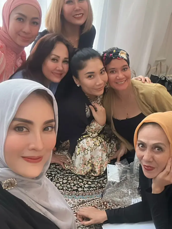 Potret Geng Sister Soleha (Instagram/@elmatheana)